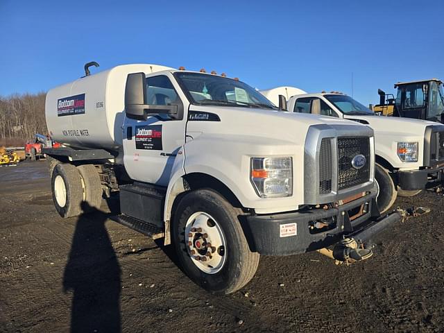 Image of Ford F-750 equipment image 2