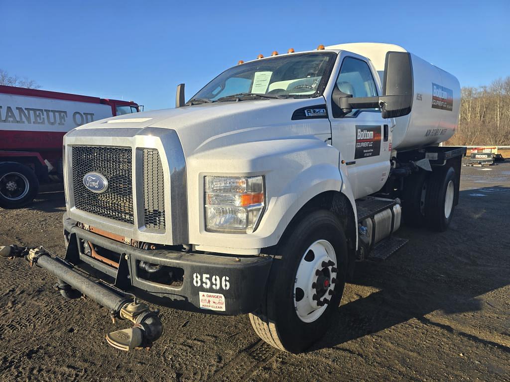 Image of Ford F-750 Primary image