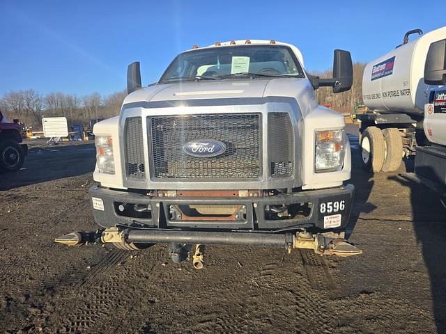 Image of Ford F-750 equipment image 1