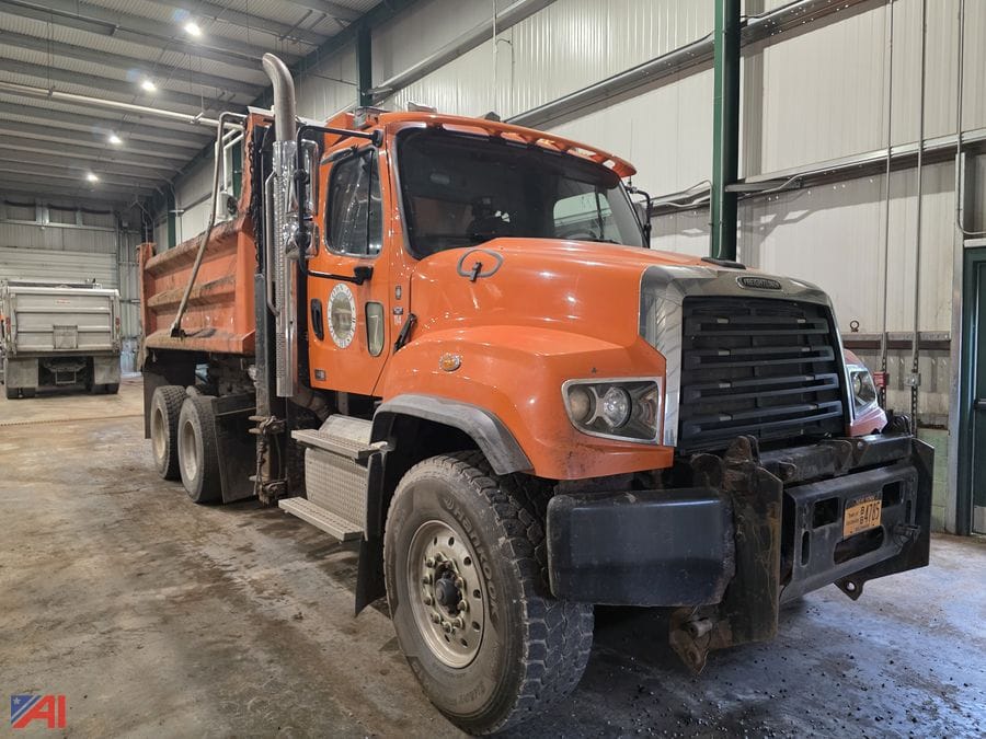 2019 Freightliner 114SD Equipment Image0