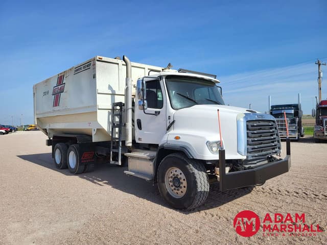 Image of Freightliner 114SD equipment image 1