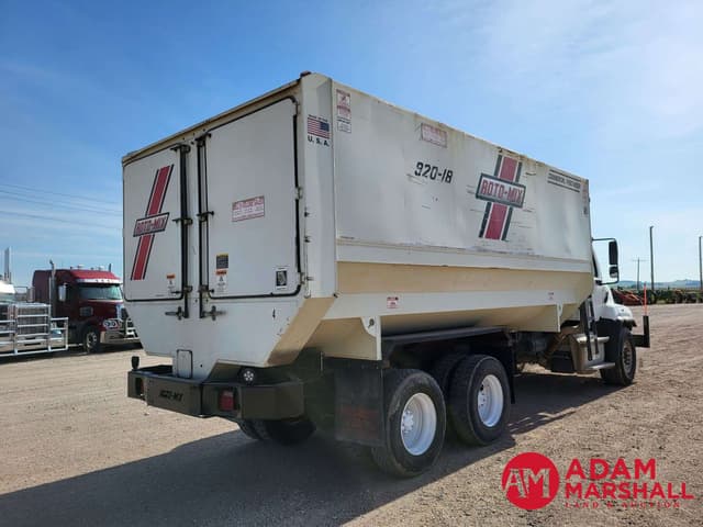 Image of Freightliner 114SD equipment image 3