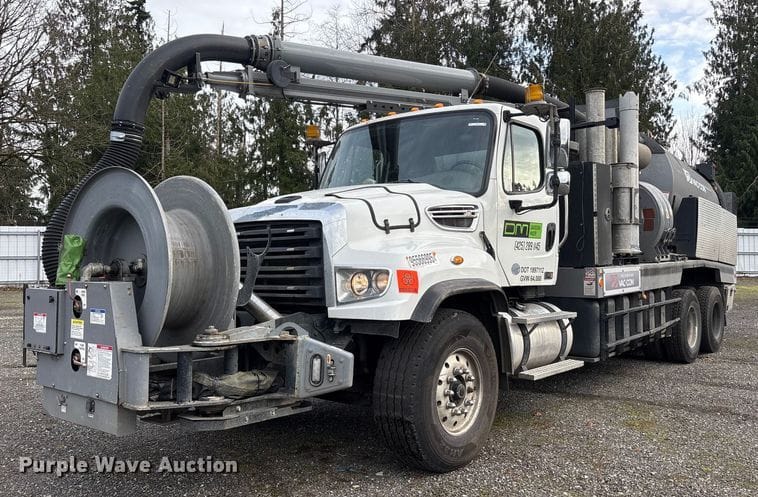 2019 Freightliner 114SD Equipment Image0