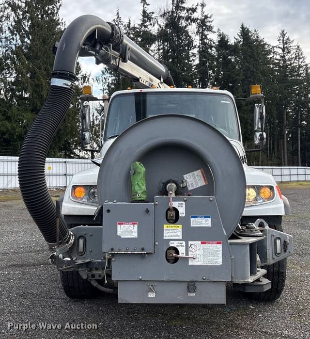 Image of Freightliner 114SD equipment image 1