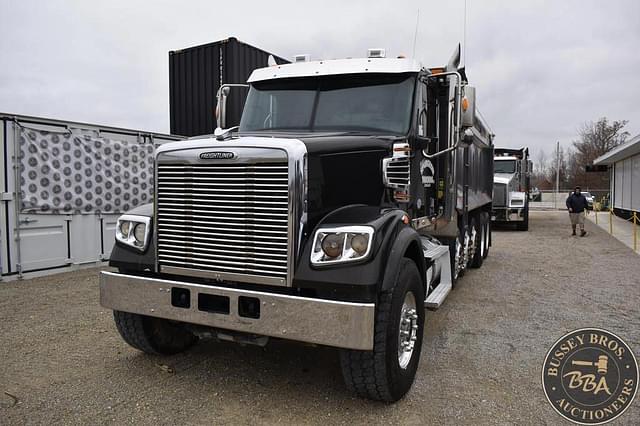 Image of Freightliner 122SD equipment image 3