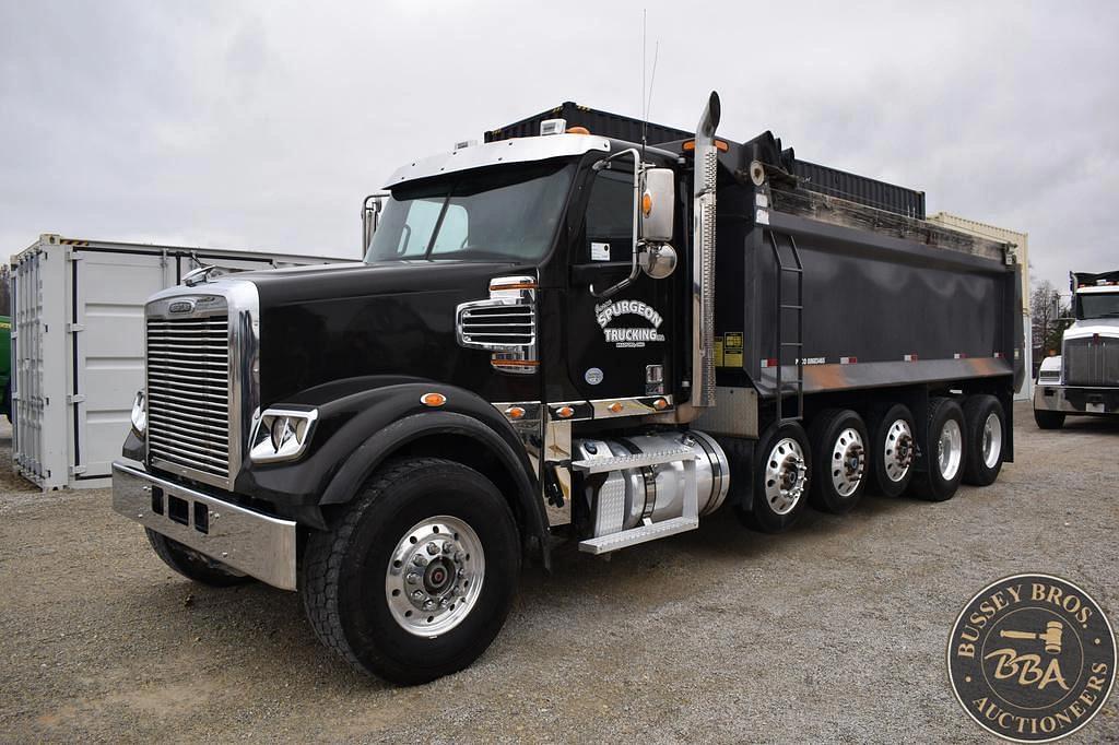 Image of Freightliner 122SD Primary image