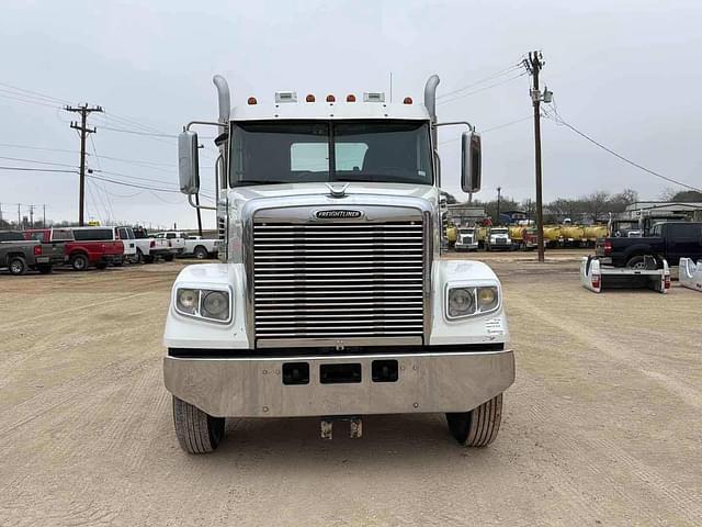 Image of Freightliner 122SD equipment image 1