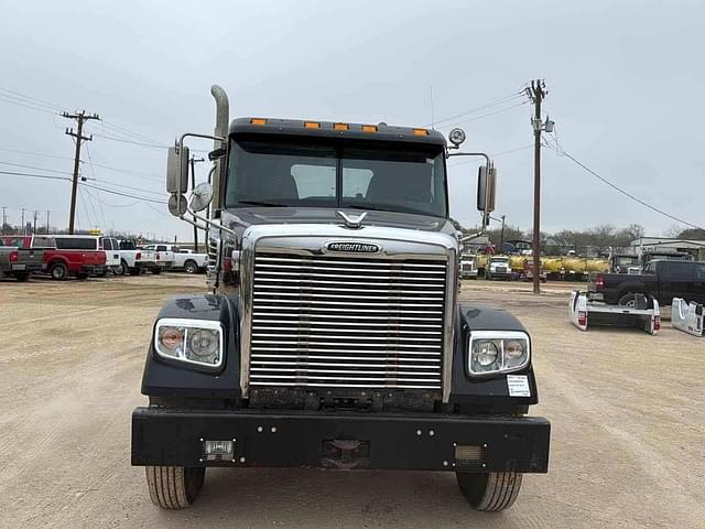 Image of Freightliner 122SD equipment image 1