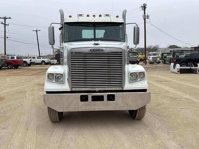 Image of Freightliner 122SD equipment image 1