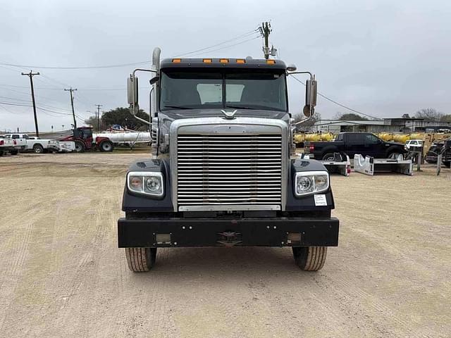 Image of Freightliner 122SD equipment image 1