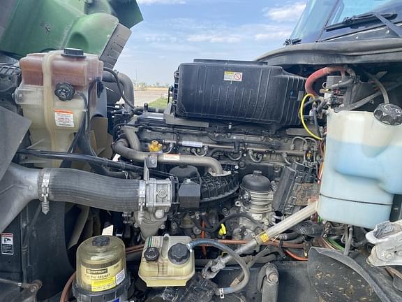 Main image Freightliner 122SD 33