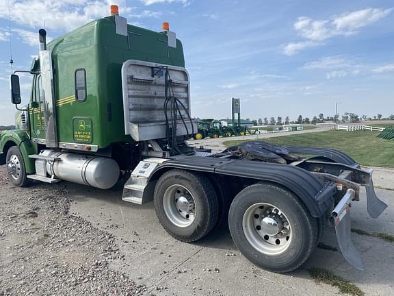 Main image Freightliner 122SD 5