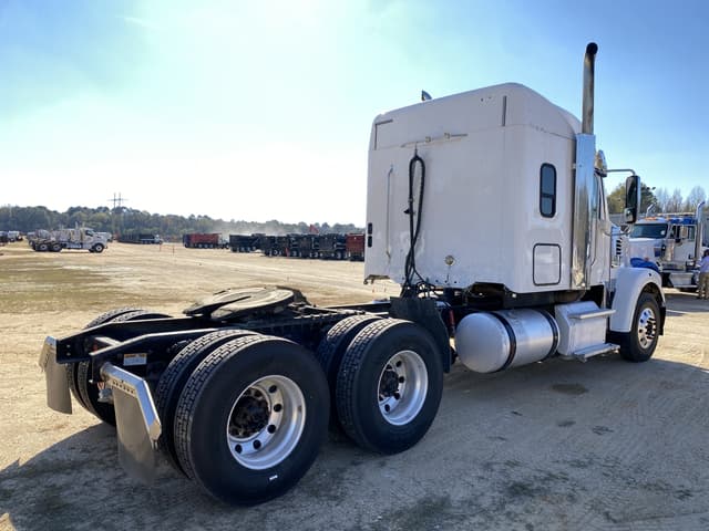 Image of Freightliner 122SD equipment image 2