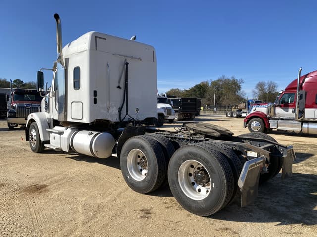 Image of Freightliner 122SD equipment image 1