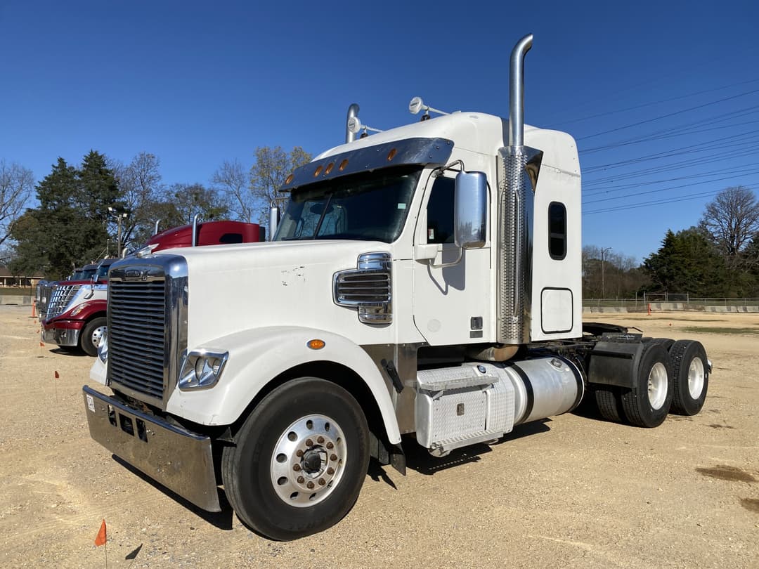 Image of Freightliner 122SD Primary image