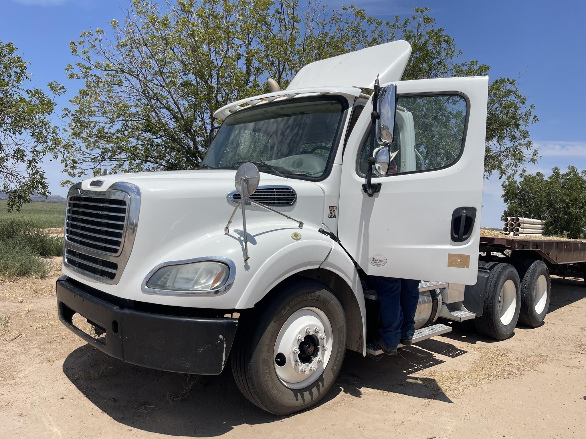 2019 Freightliner Business Class M2 100 Equipment Image0