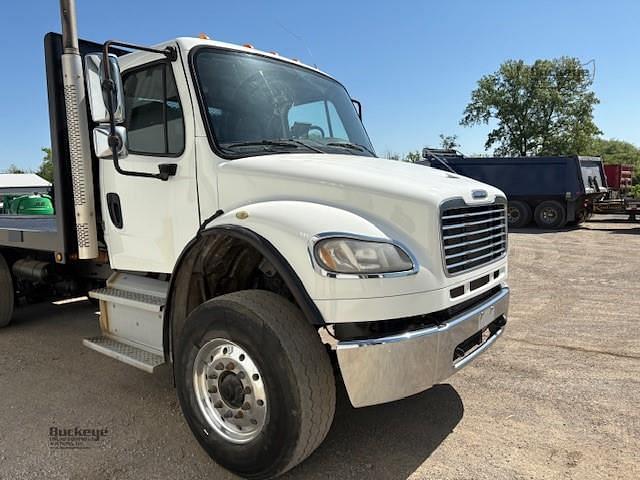 Image of Freightliner Business Class M2 100 equipment image 3