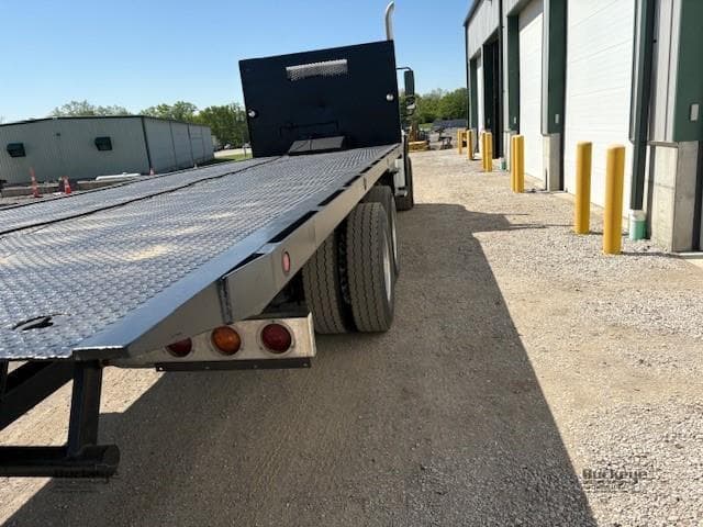 Image of Freightliner Business Class M2 100 equipment image 4