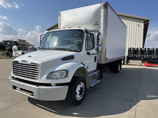 Image of Freightliner Business Class M2 106 equipment image 2