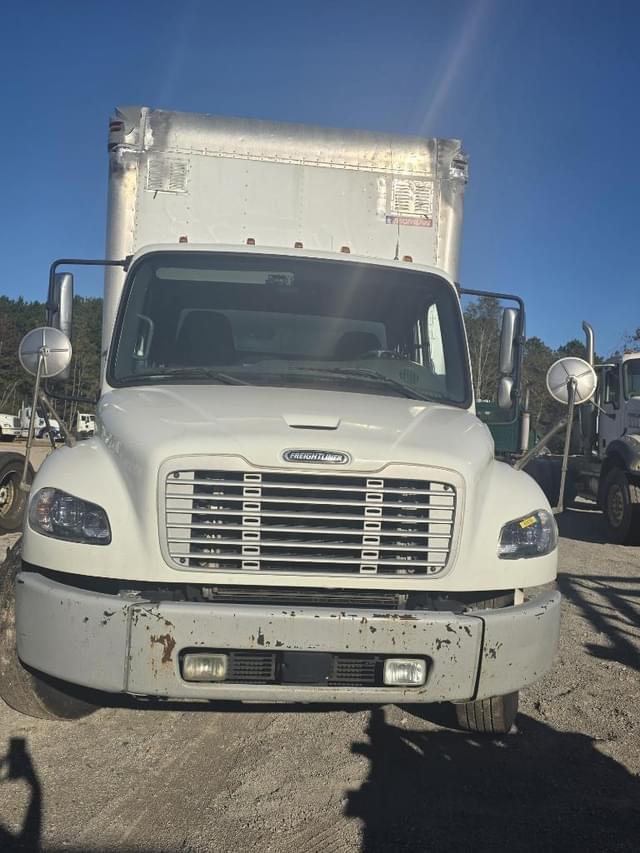 Image of Freightliner Business Class M2 106 equipment image 1