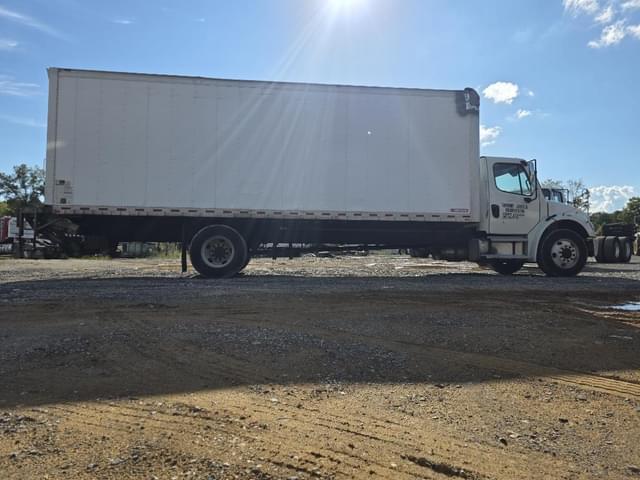 Image of Freightliner Business Class M2 106 equipment image 3