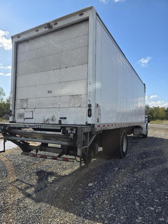 Image of Freightliner Business Class M2 106 equipment image 4