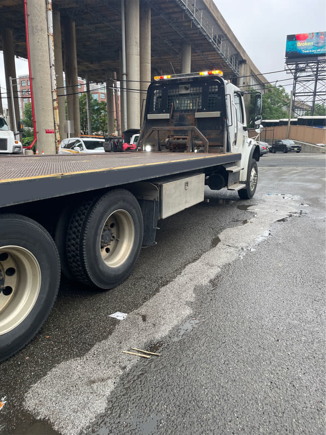 Image of Freightliner Business Class M2 106 equipment image 3