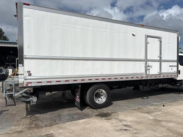 Image of Freightliner Business Class M2 106 equipment image 3