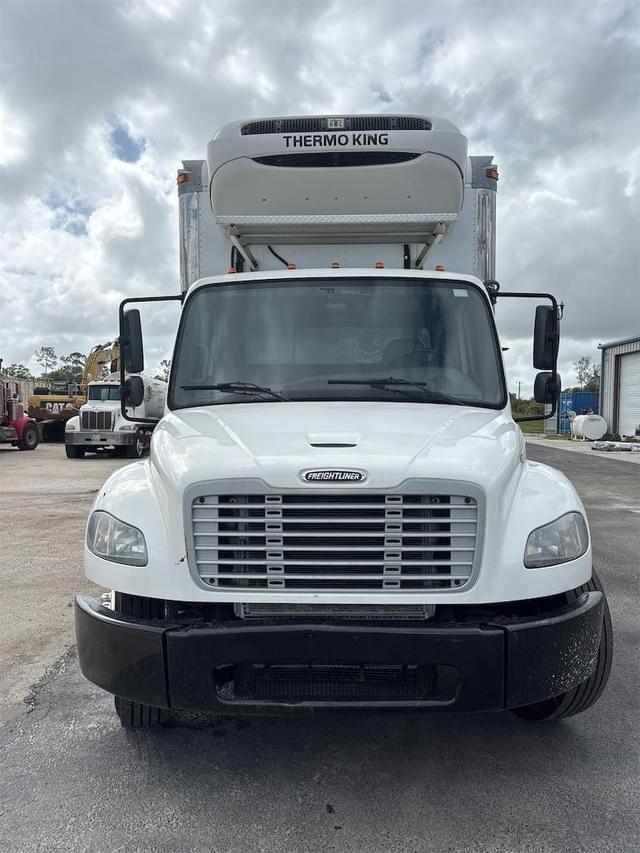 Image of Freightliner Business Class M2 106 equipment image 1