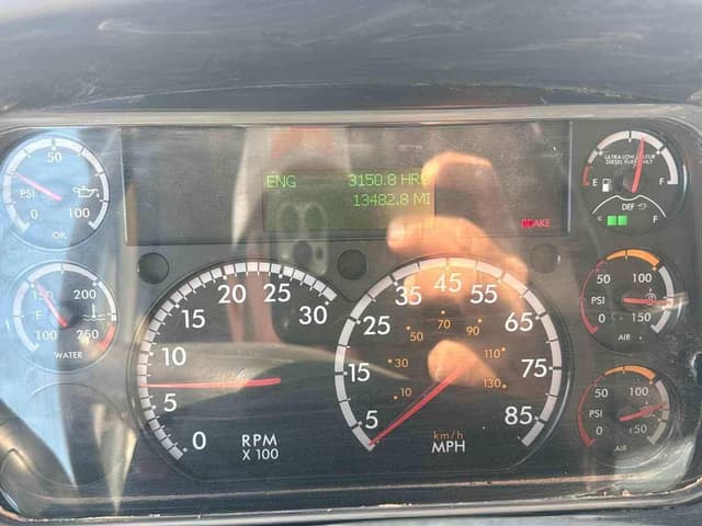 Image of Freightliner Business Class M2 106 equipment image 3