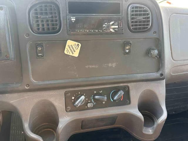 Image of Freightliner Business Class M2 106 equipment image 4