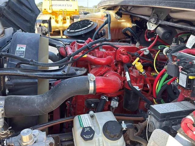 Image of Freightliner Business Class M2 106 equipment image 1