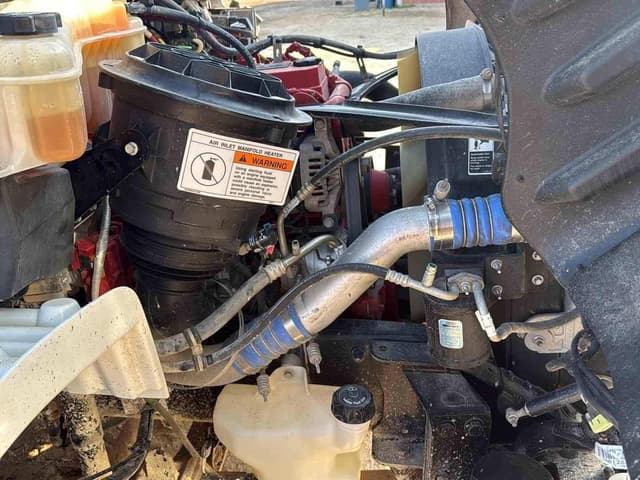 Image of Freightliner Business Class M2 106 equipment image 2