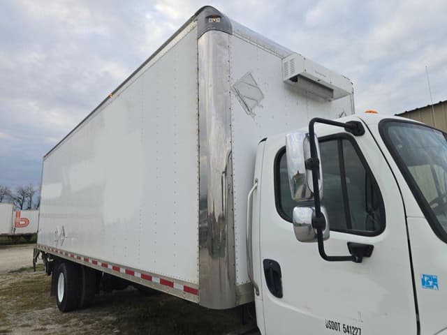 Image of Freightliner Business Class M2 106 equipment image 2