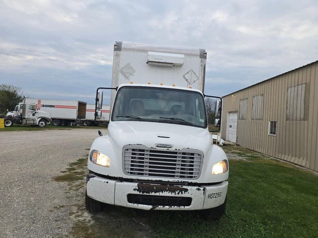 Image of Freightliner Business Class M2 106 equipment image 1