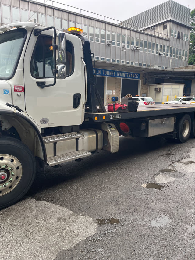 Image of Freightliner Business Class M2 106 equipment image 2