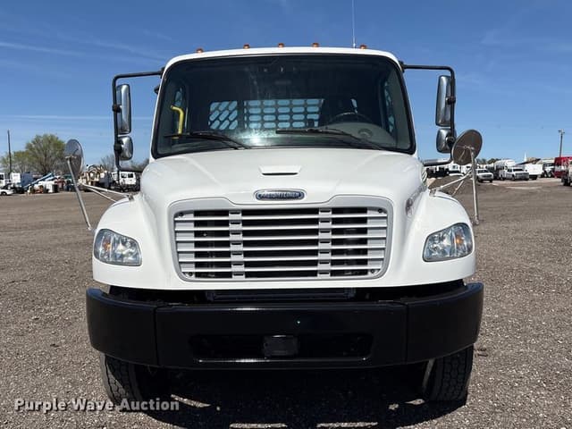 Image of Freightliner Business Class M2 equipment image 1