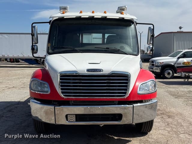 Image of Freightliner Business Class M2 equipment image 1