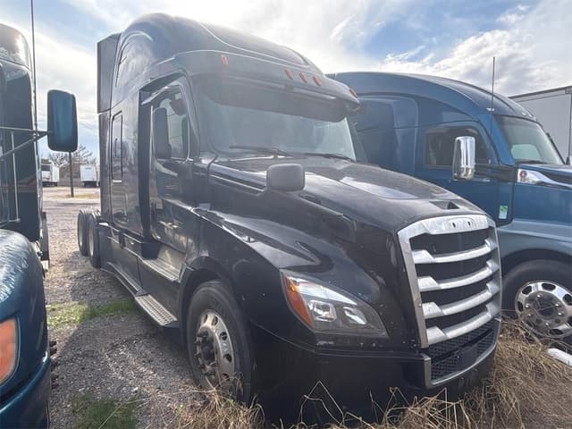 Image of Freightliner Cascadia 113 equipment image 2