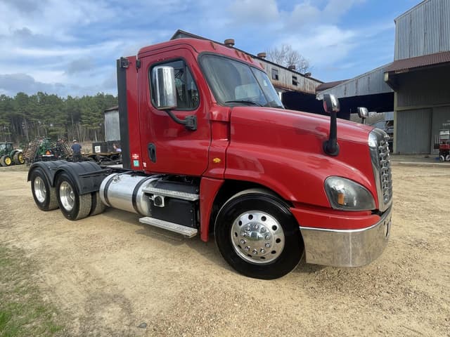 Image of Freightliner Cascadia 113 equipment image 1