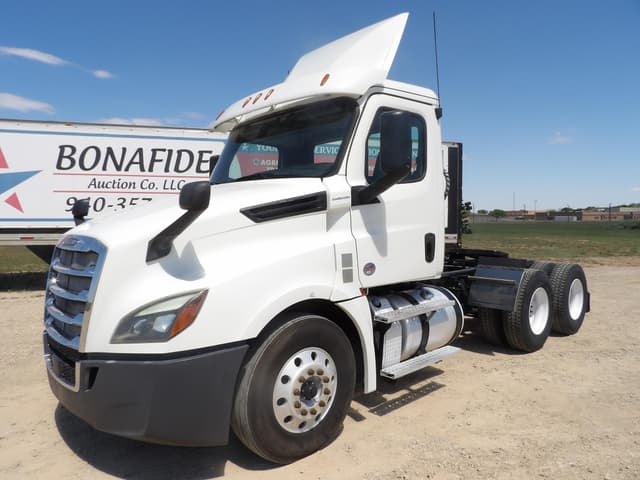 Image of Freightliner Cascadia 113 equipment image 1