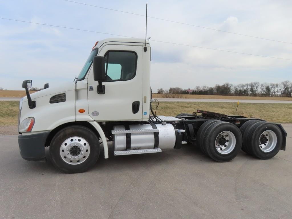 2019 Freightliner Cascadia 113 Equipment Image0