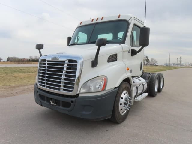 Image of Freightliner Cascadia 113 equipment image 1