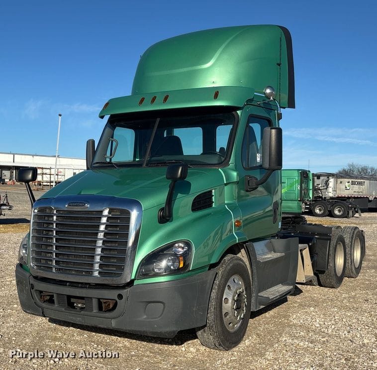 2019 Freightliner Cascadia 113 Equipment Image0