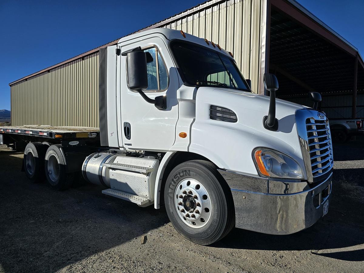 2019 Freightliner Cascadia 113 Equipment Image0