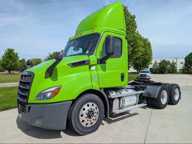 Image of Freightliner Cascadia 116 equipment image 1
