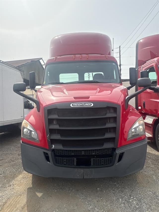 Image of Freightliner Cascadia 116 equipment image 1