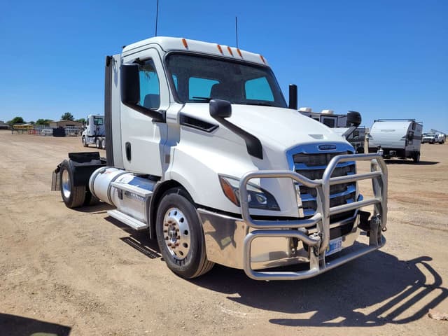 Image of Freightliner Cascadia 116 equipment image 3