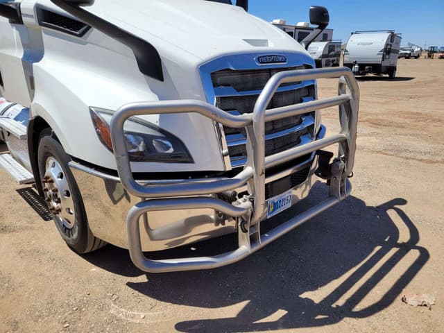 Image of Freightliner Cascadia 116 equipment image 2