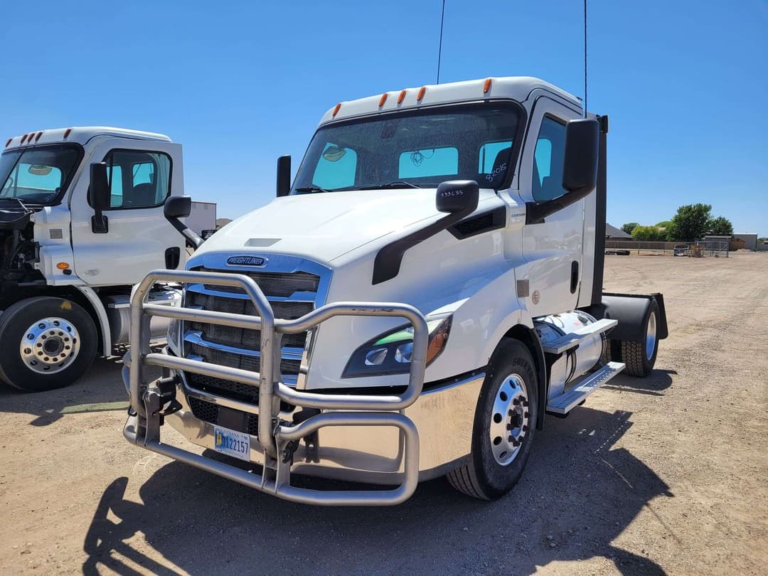 Image of Freightliner Cascadia 116 Primary image